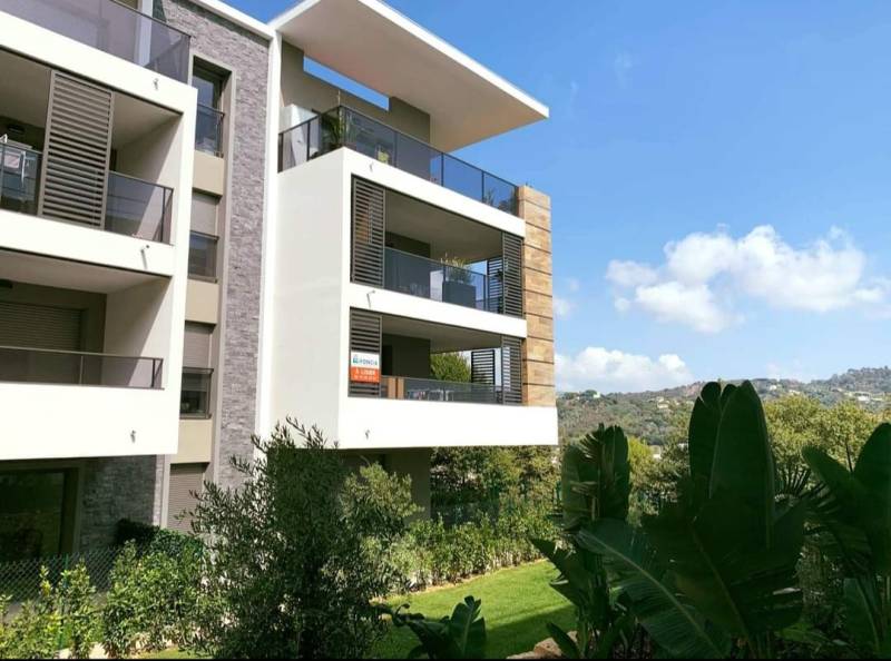 Pose de faux plafond dans la résidence Palm Horizon à Cannes