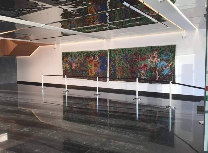 Pose de faux plafonds suspendus décoratif en inox pour un bâtiment conceptualisé par les ateliers LORIN à Cannes